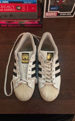 Adidas Superstar shoes men’s 9 1/2