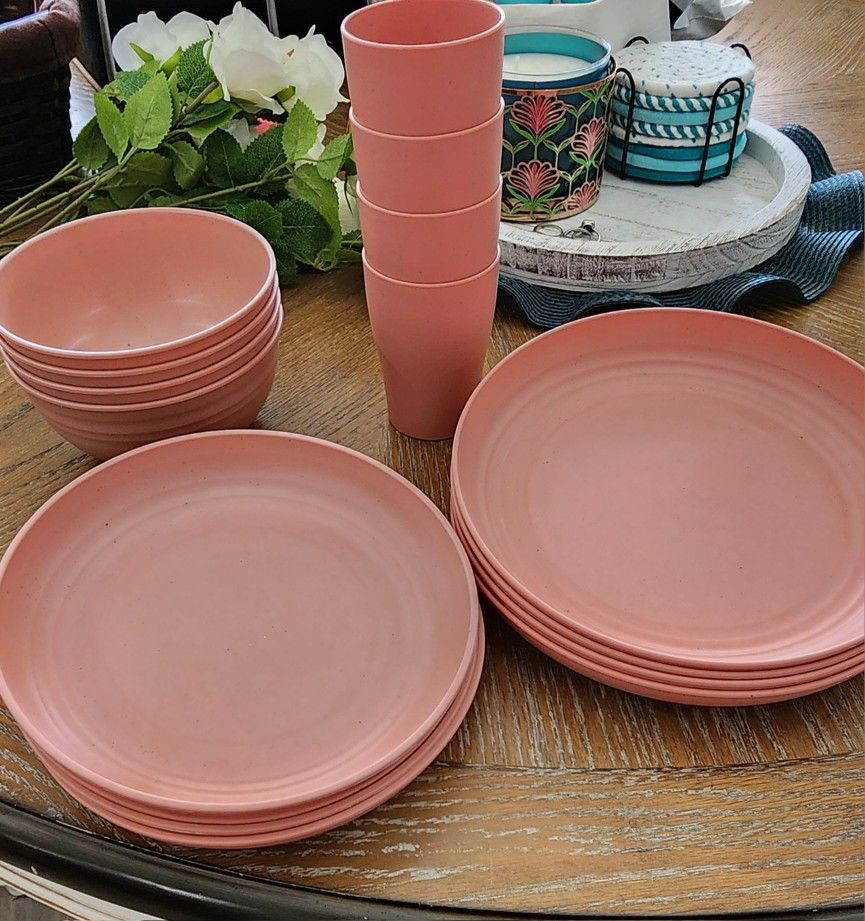 Plastic Dish Set