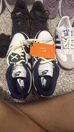BRAND NEW NIKE NAVY BLUE DUNKS