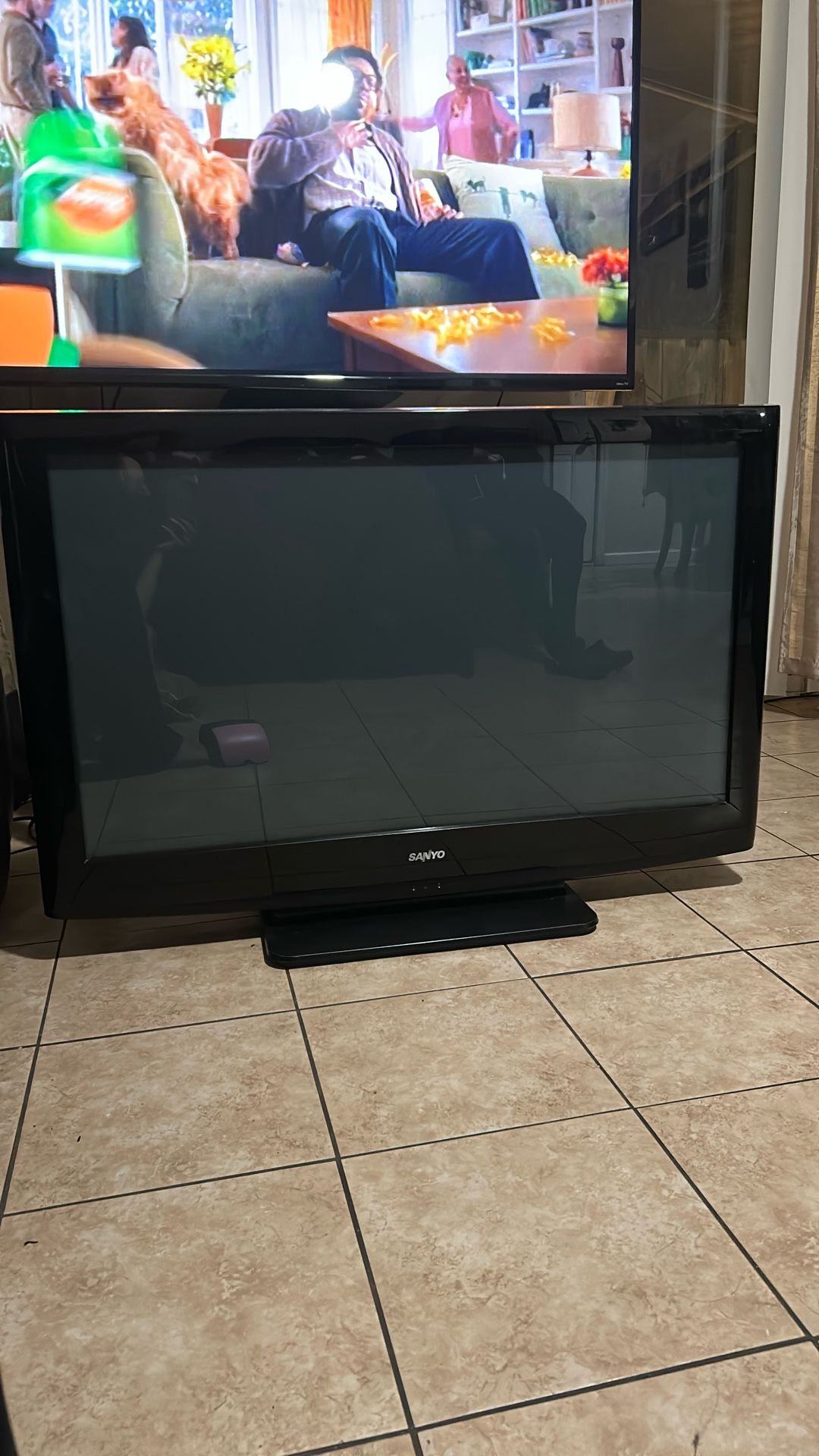 Black Sanyo TV 42 Inch