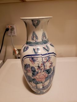 Large Hand Painted Chinese Decorative Vase