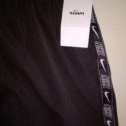MEN'S NIKE SWIM TRUNKS SIZE LARGE