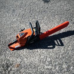 18 inch Echo CS-4920 is a popular, professional-grade 50.1 cc gas-powered chainsaw