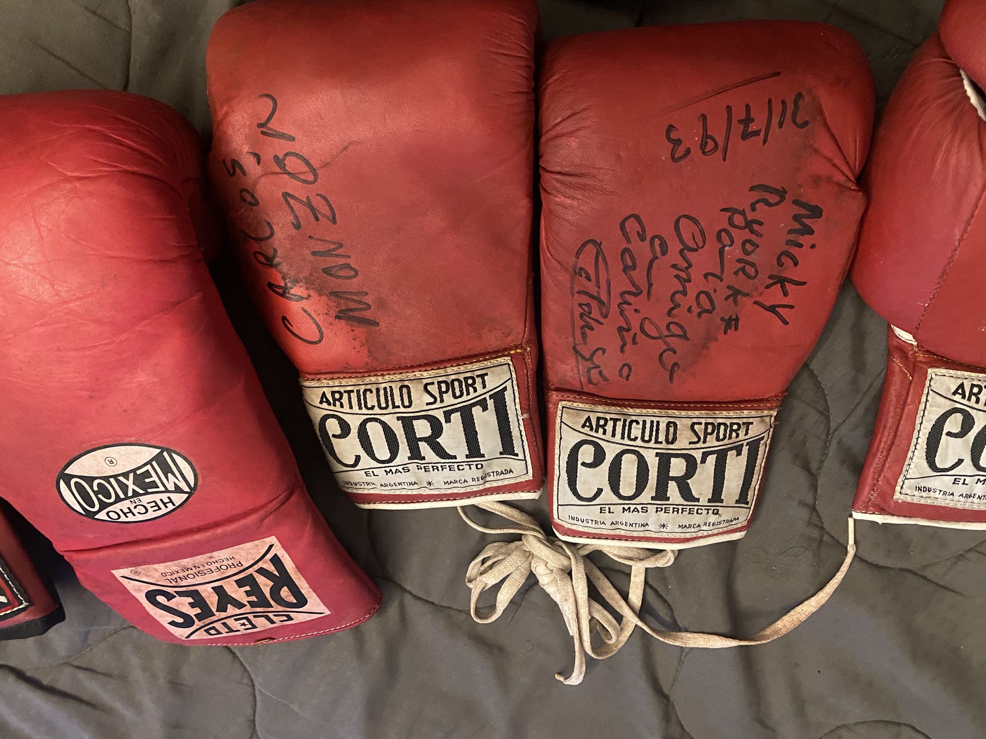 Boxing Gloves Signatures  