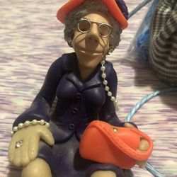 Limited Edition Amanning Old Lady Sitting Position To Put On A Table Or Fireplace Excellent Condition