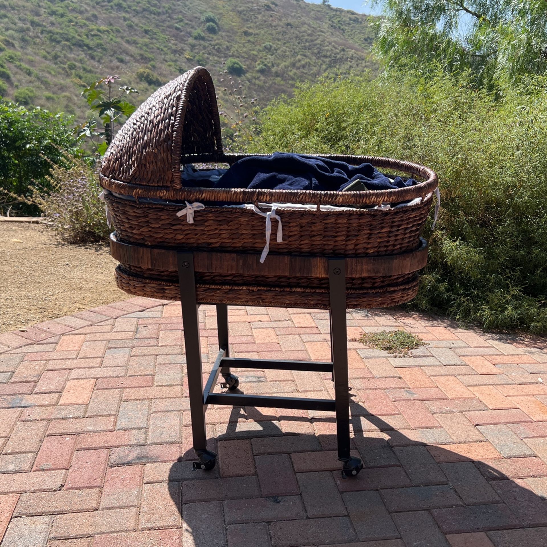 RH Bassinet, Wicker