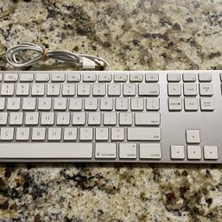 Apple Full Size USB Keyboard (A1243)