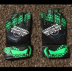 New kids size 3 and size 4 Rolanicio Goalie Gloves with Dual Wrist Protection