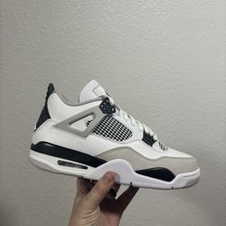 Jordan Retro 4 Military Black