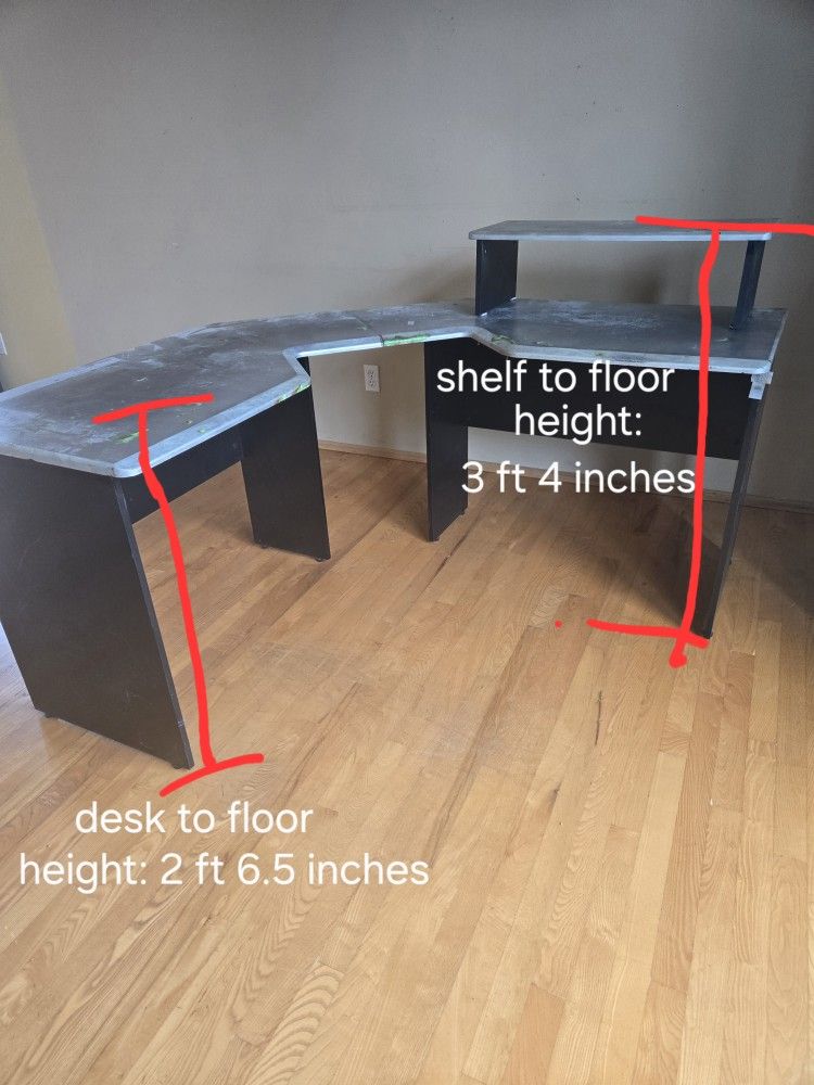 Corner Arts & Crafts Table! Free!