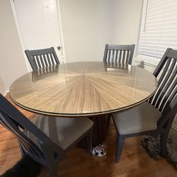Dining table with 4 chairs – great set!