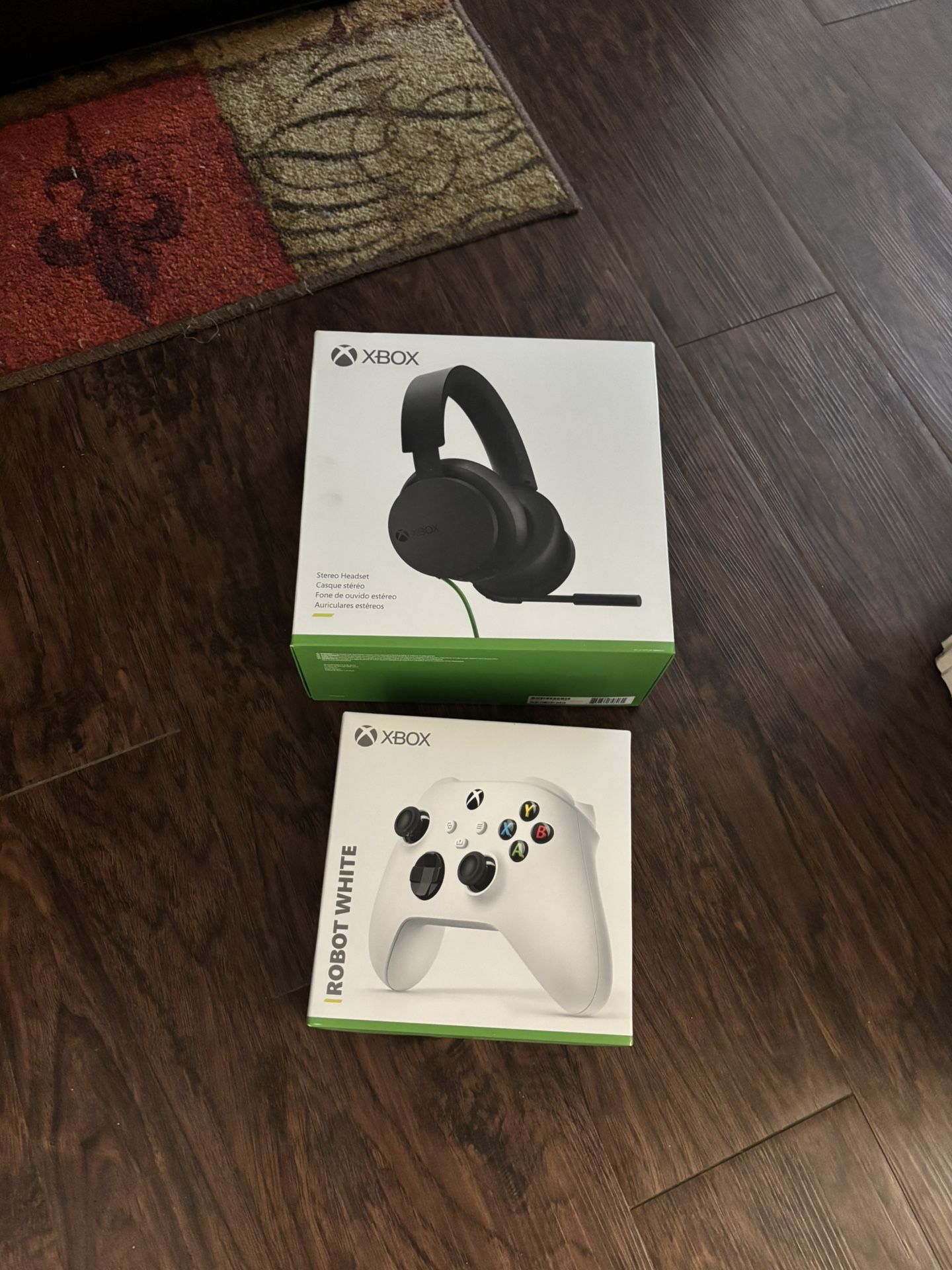 🎮 Xbox Controller With Wired Stereo Headset Series S/X READ DESCRIPTION BRAND NEW PICK UP ONLY NO TRADE 👉FIRM ON PRICE👈 ONLY CASH 💵 💲65 FOR BOTH