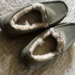 UGG size 9 women’s