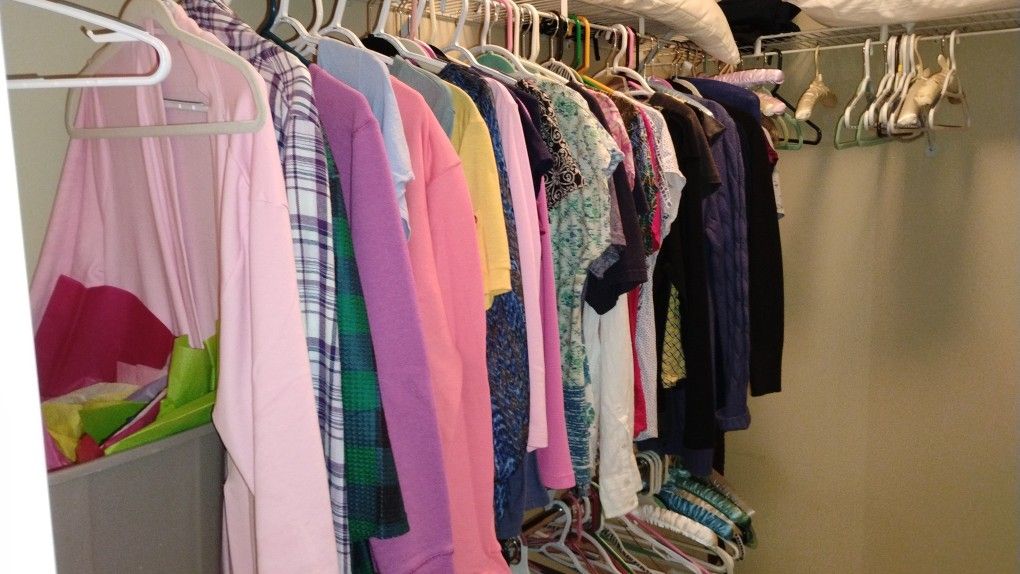 TODAY ESTATE SALE WOMENS CLOTHES JACKETS  AND SHOES 