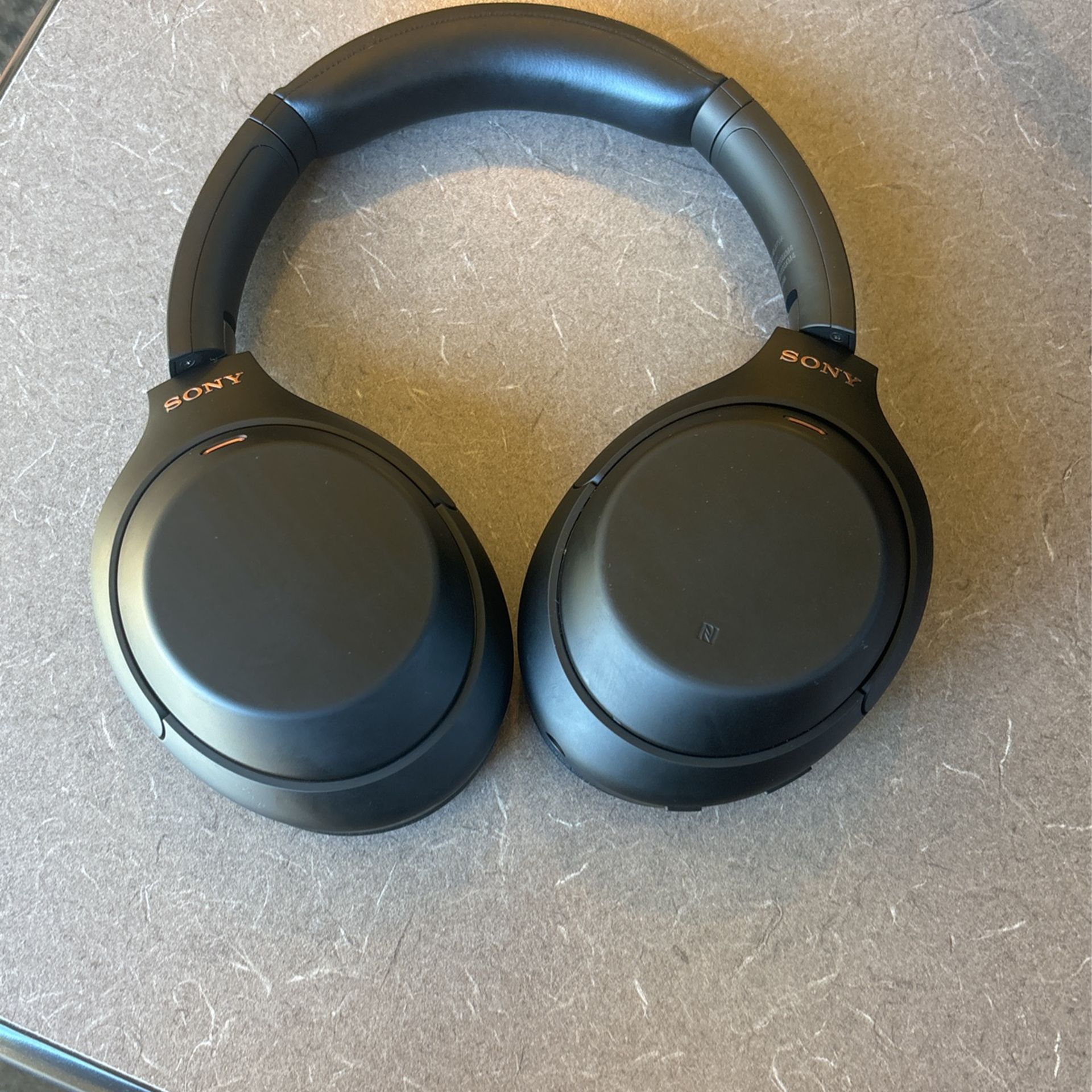 Sony xm4 Headphones. Barely Used For Sale