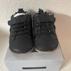 New Robeez Black Leather First Shoes - Size 5 / 12-18 Months
