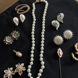 Estate Vintage Jewelry Lot  All Signed  Napier Monet Lisner Avon