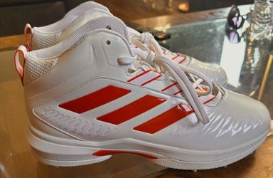 Sports shoes