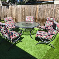 Patio Table 5 Chairs And Cushions 