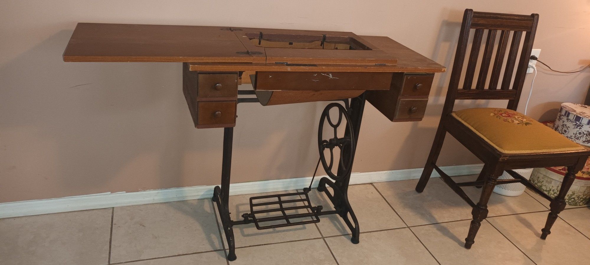 Vintage Singer Sewing Machine Cabinet