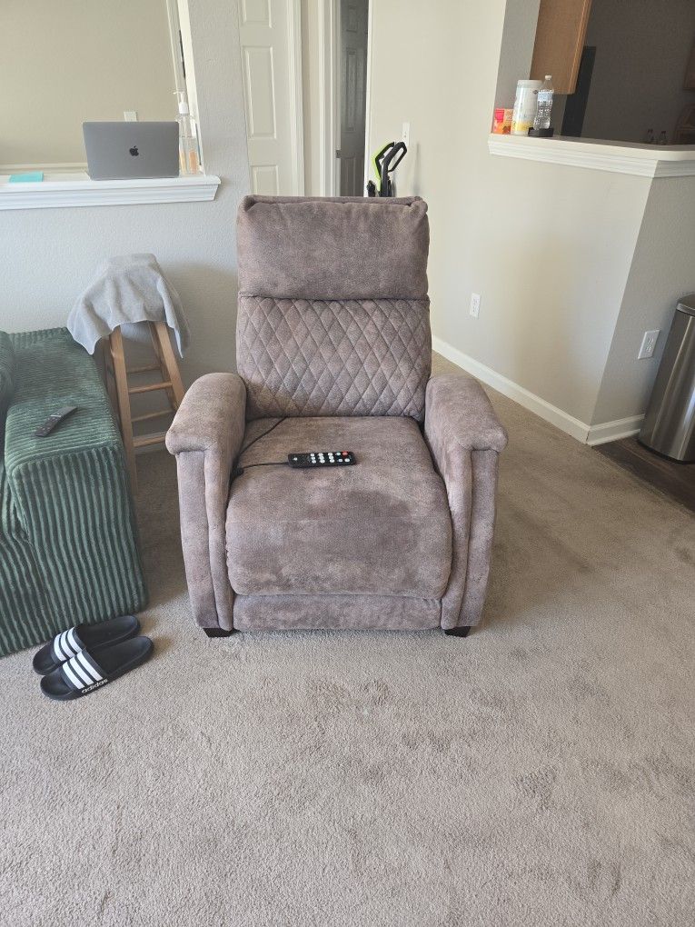 Zero Gravity Recliner