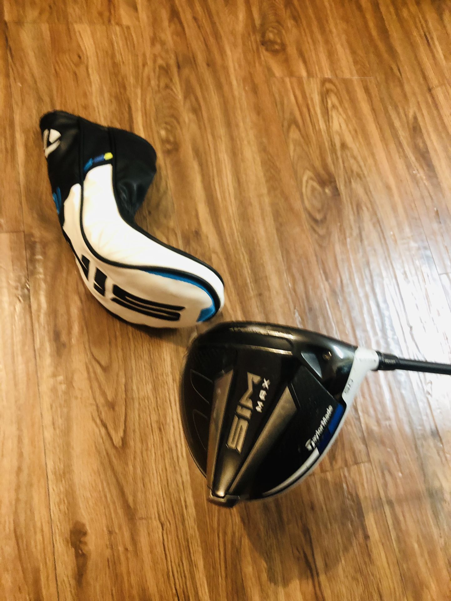 RH Taylormade Sim Max Driver with Head Cover