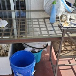 Free Glass Outdoor Table 