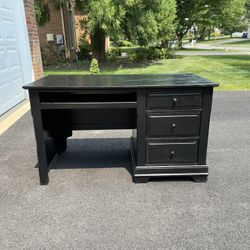 Vaughan-Bassett Desk