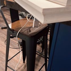 White Floatung Shelves 