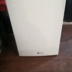 haeir Frigidaire 3.3 CU. ft mini fridge like new works excellent 