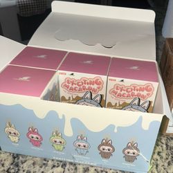 Labubu Exiting Macaron 