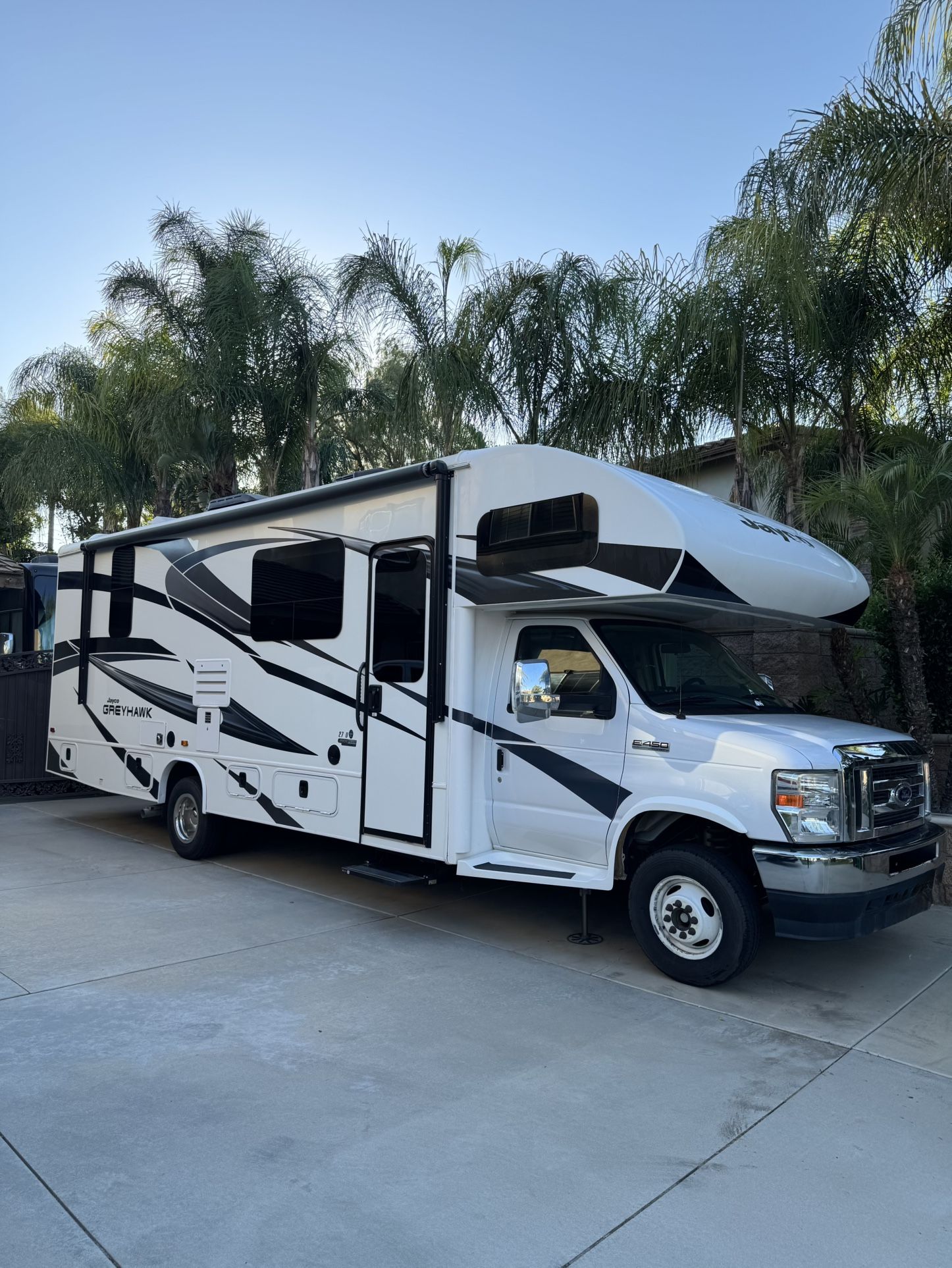 2022 Jayce Greyhawk Motorhome 