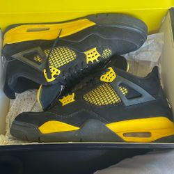 Jordan 4 yellow thunders 
