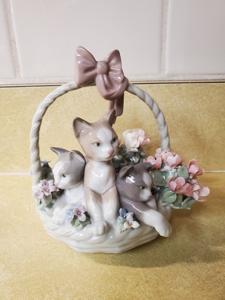 Lladro "PURR-fect" Figurine