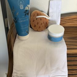 WANDERFLOWER THE RITUAL OF GREECE  BODY LOTION ,BODY SCRUB,BODY SPONGE & WHITE BAG