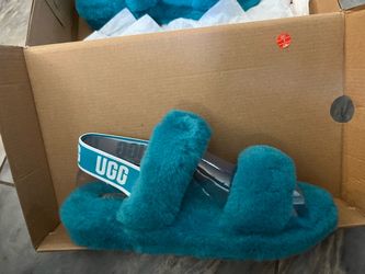 Uggs sandals 9