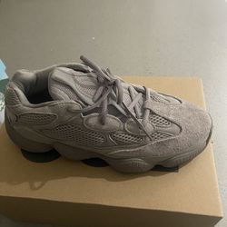 YEEZY 