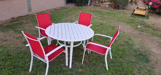 ** Beatiful Allen + Roth 5pc patio set **