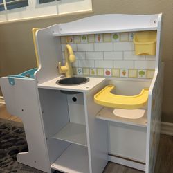 Melissa & Doug Baby Care Activity Center for Dolls