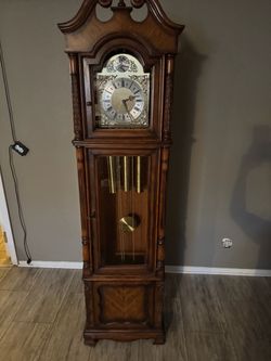Vintage Tempus Fugit Grandfather Clock, the measurements are 10x19x80 inch in great condition