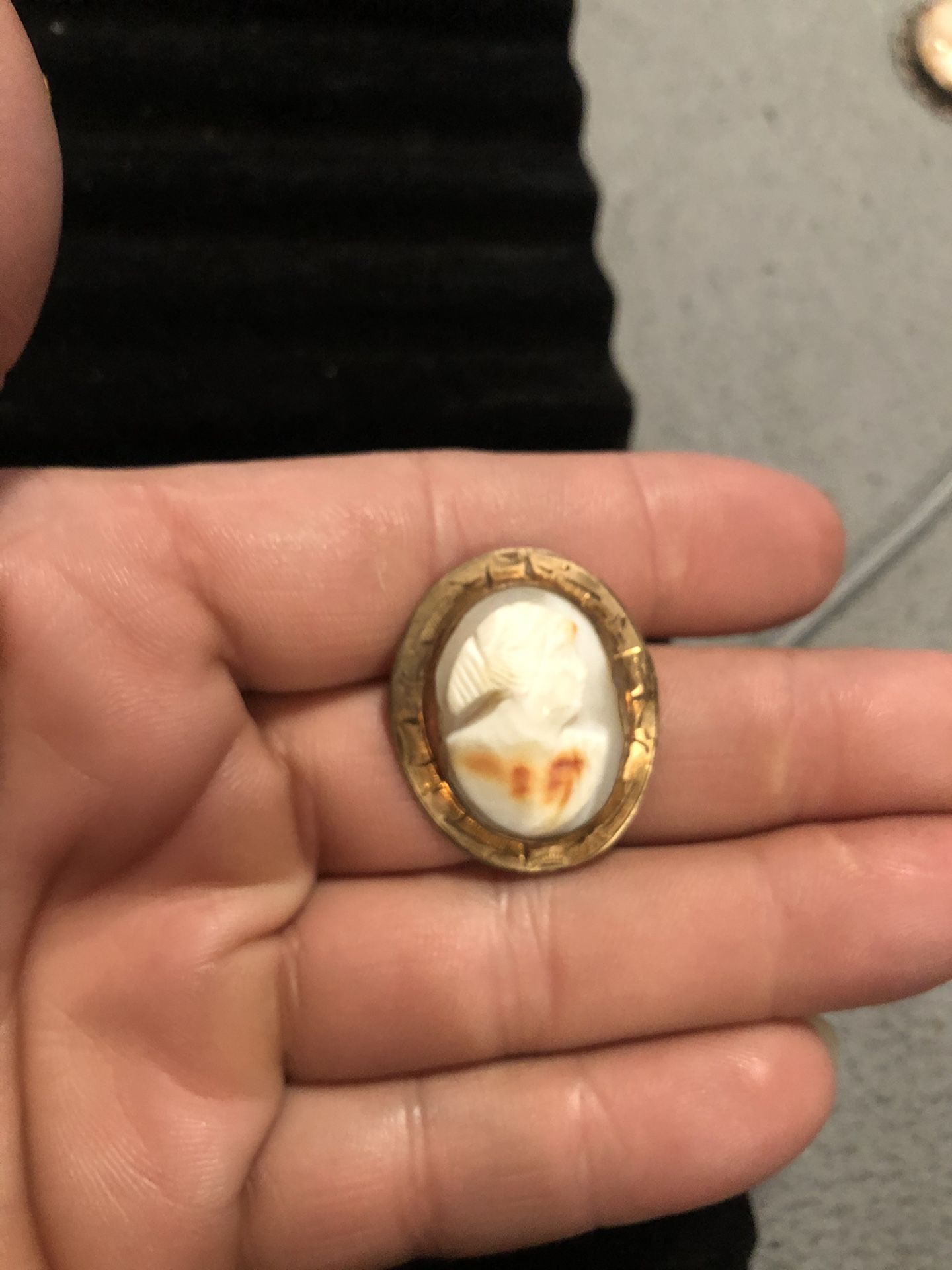 Vintage Shell Cameo Brooch