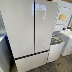 New Samsung - Bespoke 30 cu. ft 3-Door French Door Refrigerator with AutoFill Water Pitcher - White Glass