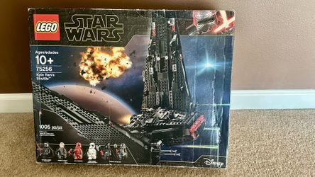 LEGO Star Wars: The Rise of Skywalker Kylo Ren’s Shuttle 75256