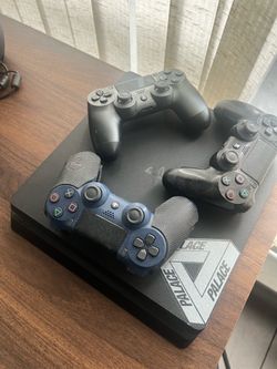 PS4 Slim w/ 3 controllers and game