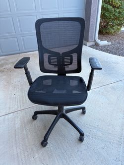 Black adjustable office chair