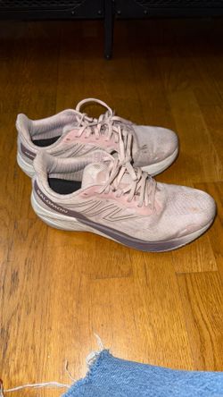Women’s pink Salomon’s 