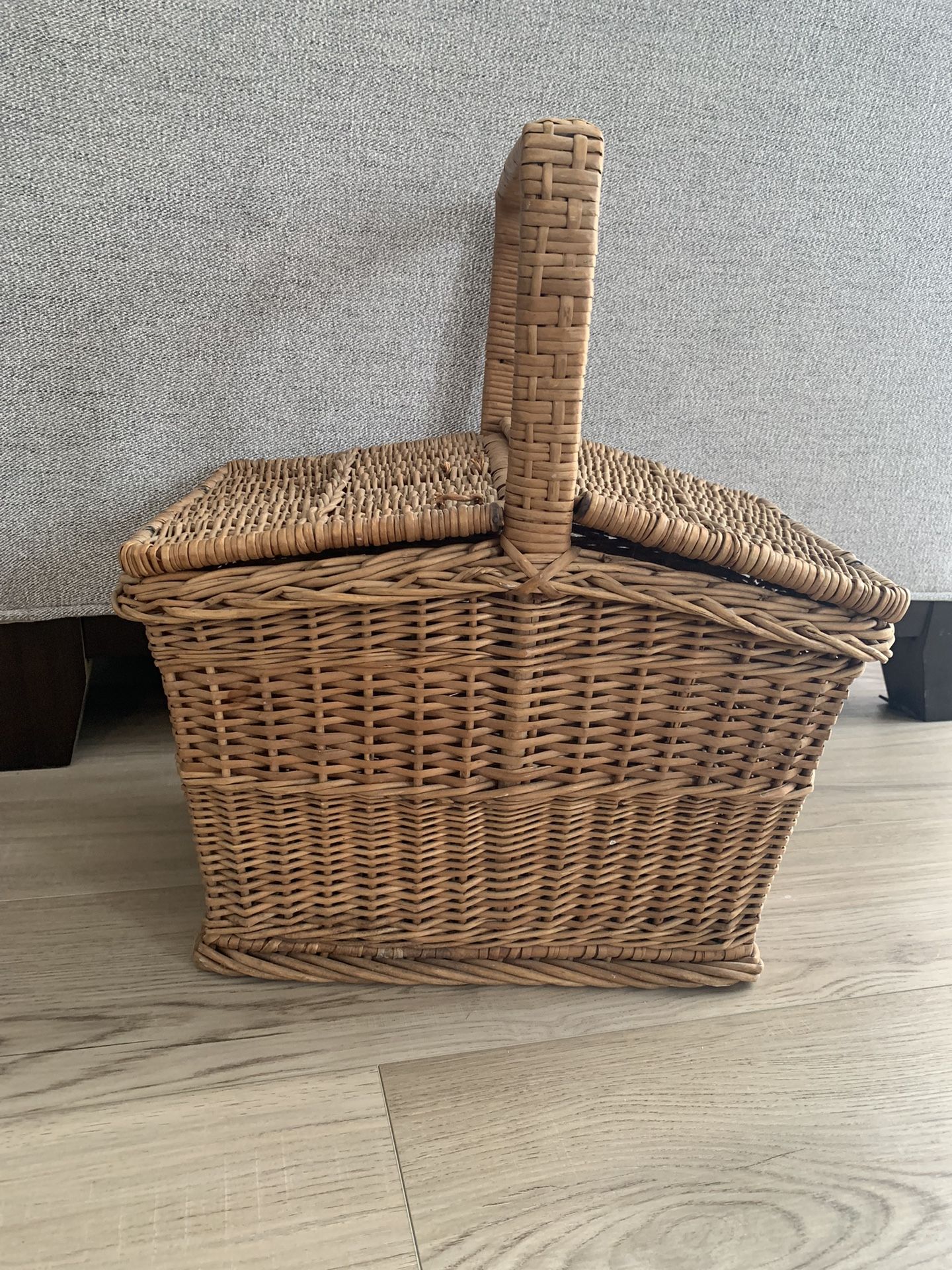 Adorable Picnic Basket.