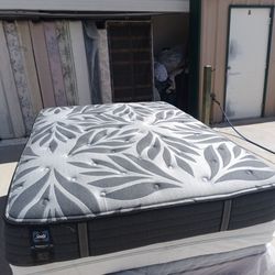 Sealy queen mattress and box spring