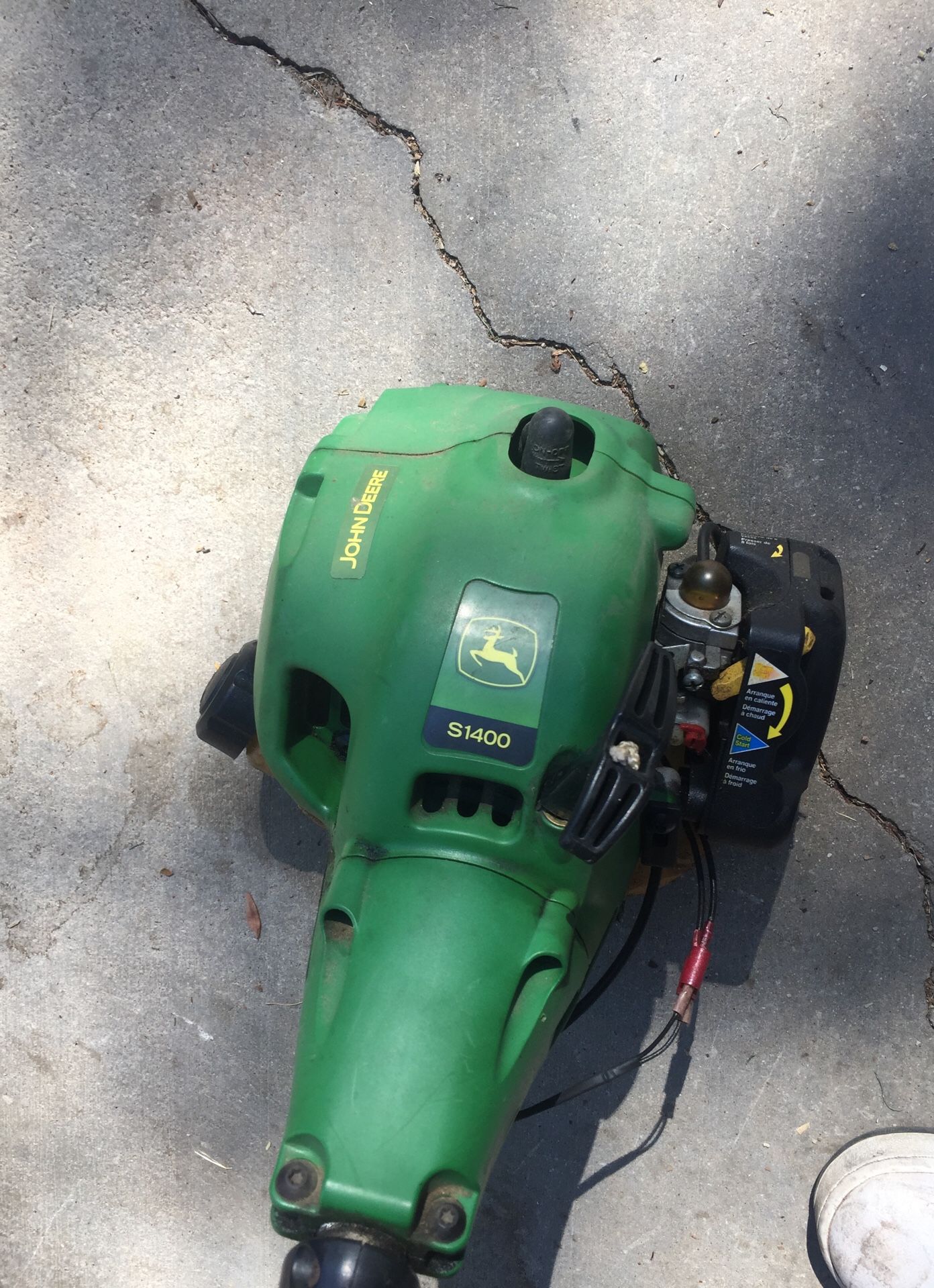 John Deere s1400 straight detachable shaft string trimmer. Works great!