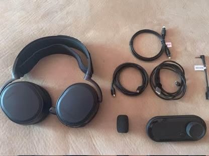 Steelseries Arctis Pro Wired Gaming Headset + Gamedac